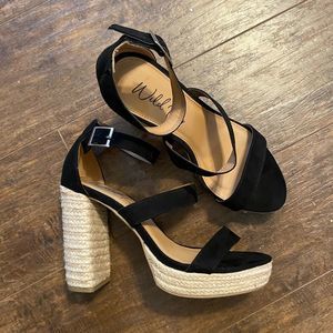 NWOT 🌺 Wild Pair Size 8.5 Heels